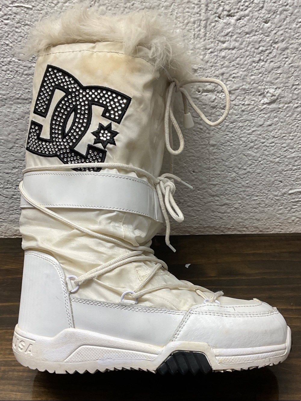 Vintage DC Chalet 2.0 SE Fur Rhinestone Logo Snow Boots Sz 9 Y2K White - Picture 8 of 14